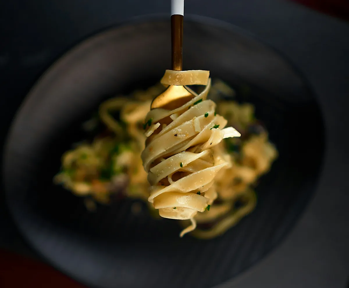 Pasta fresca con tinta de calamar